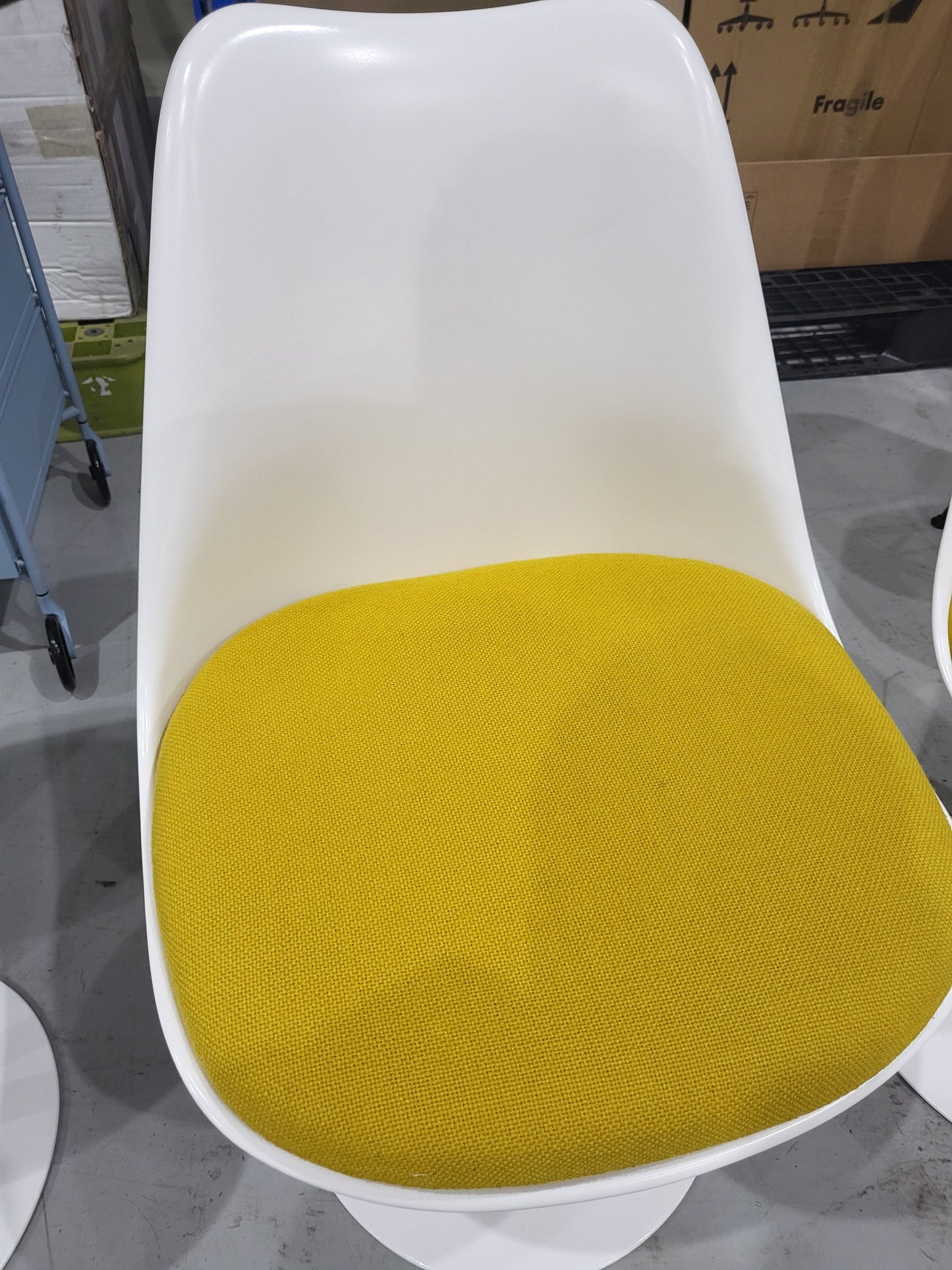 (Used) Tulip chair (swivel, yellow fabric)