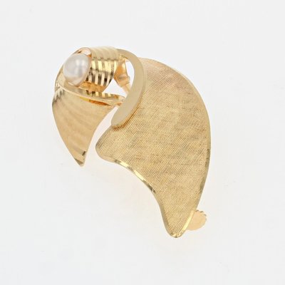 18 Karat French Yellow Brushed Gold and Cultured Pearl Bow Brooch, 1960s-OLU-1446784