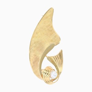 18 Karat French Yellow Brushed Gold and Cultured Pearl Bow Brooch, 1960s-OLU-1446784