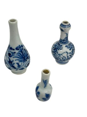 18th Century Chinese Miniature Blue and White Kangxi Porcelain Vases, Set of 3-UCH-1224334