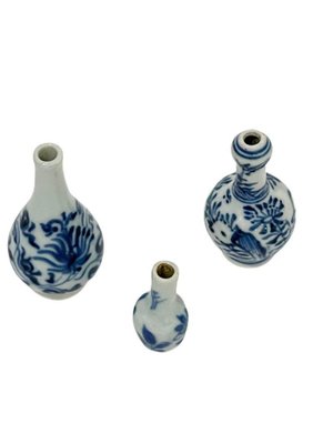 18th Century Chinese Miniature Blue and White Kangxi Porcelain Vases, Set of 3-UCH-1224334