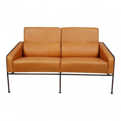 2-Seater Airport Sofa with Cognac Aniline Leather and Brass Frame by Arne Jacobsen for Fritz Hansen, 1960s-MTD-1400786