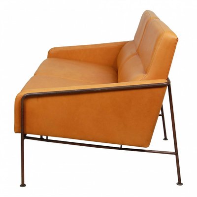 2-Seater Airport Sofa with Cognac Aniline Leather and Brass Frame by Arne Jacobsen for Fritz Hansen, 1960s-MTD-1400786