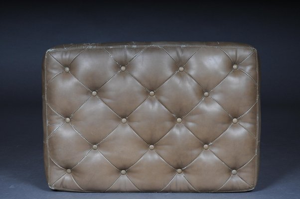 20th Century English Gray Chesterfield Ottoman-FLW-1402255