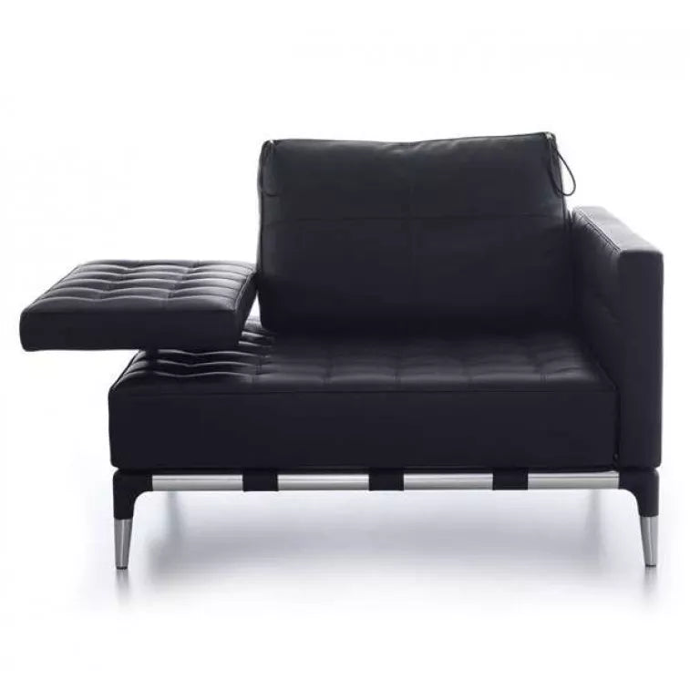 Cassina Privé armchair with narrow right armrest, left horizontal armrest (Upholstery Material - PELLE EXTRA)