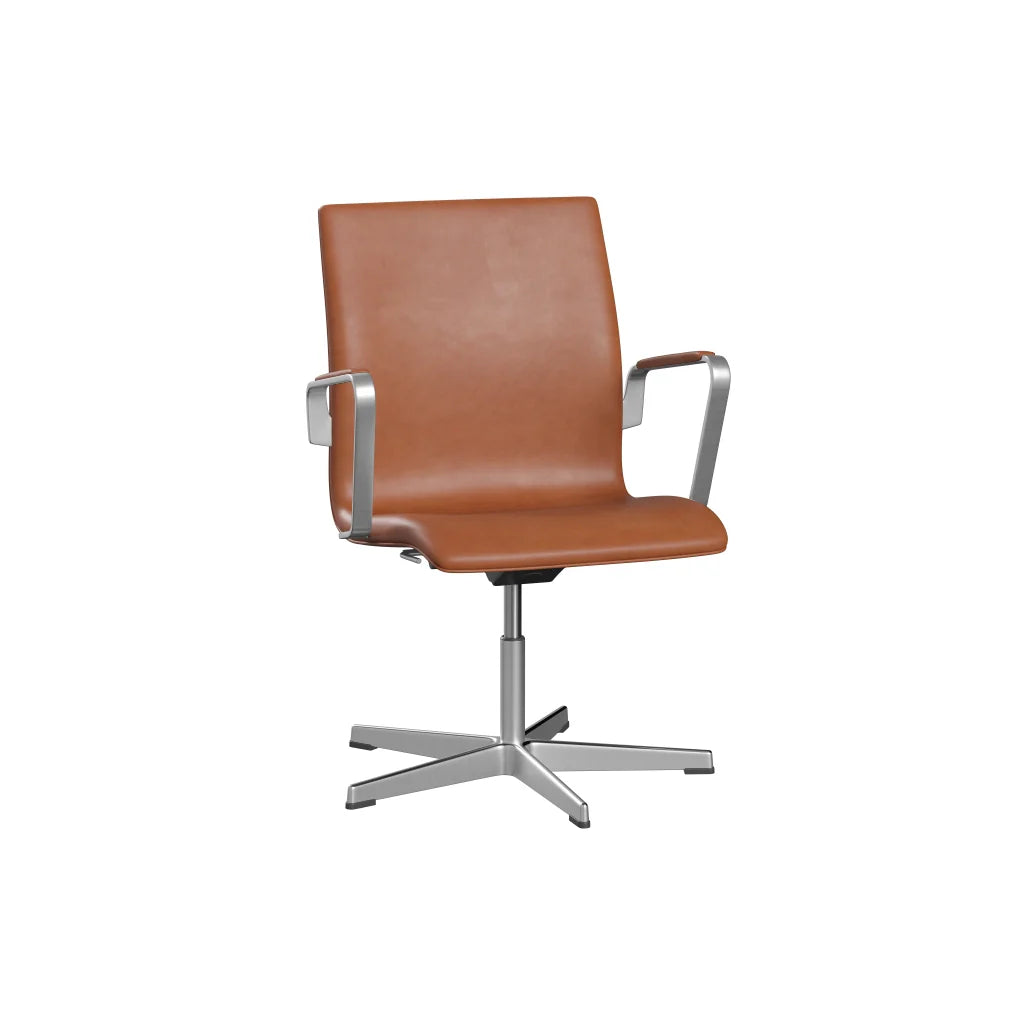 Oxford™ - 3291T, Low back, height and tilt adjustable, with arm padding by Fritz Hansen