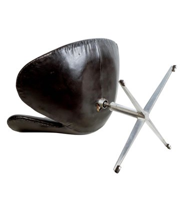 3320 Swan Chair in Black Leather by Arne Jacobsen for Fritz Hansen-JAG-1056956