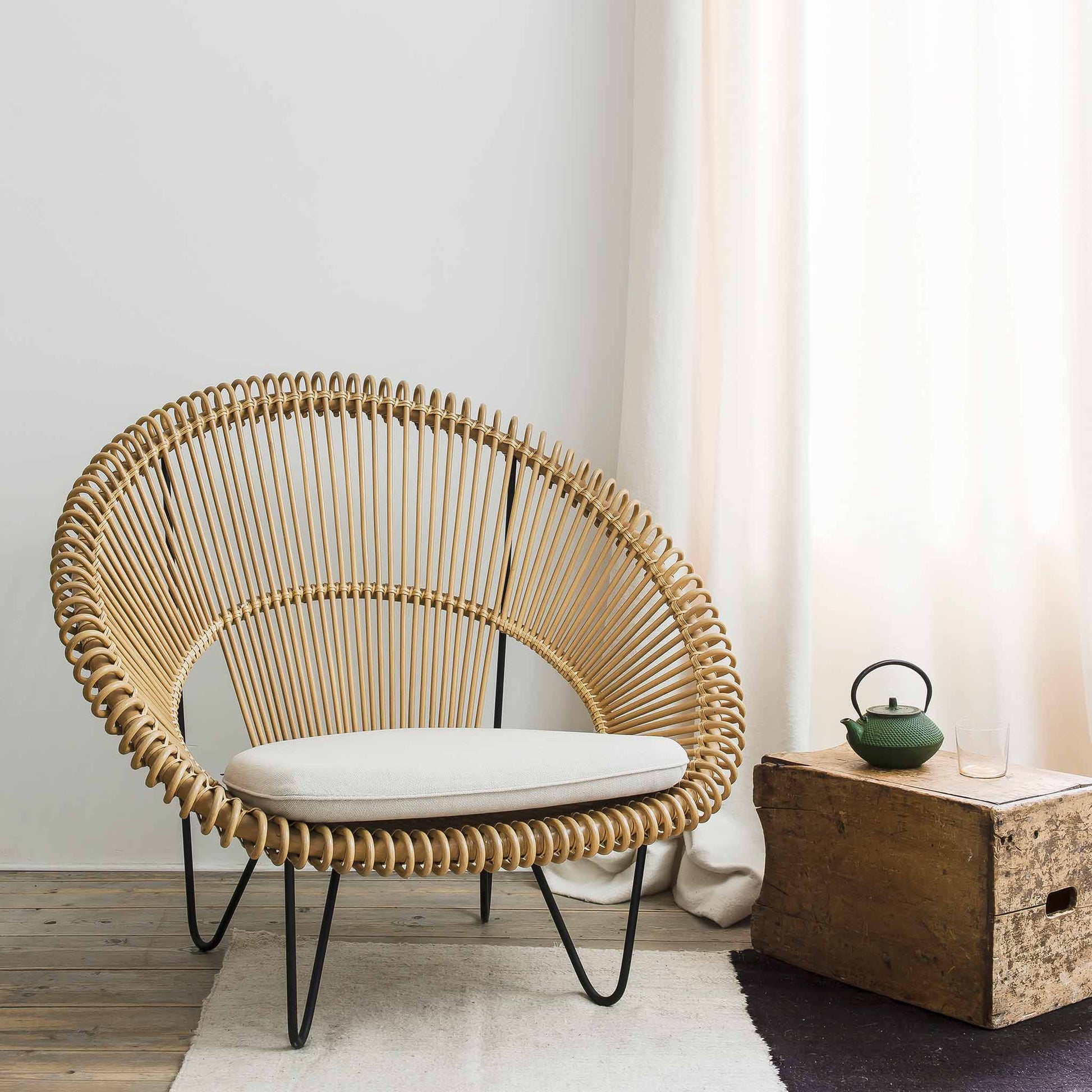 Rattan Armchair With Armrests Cruz Cocoon by Vincent Sheppard #Natural Rattan / Black Steel