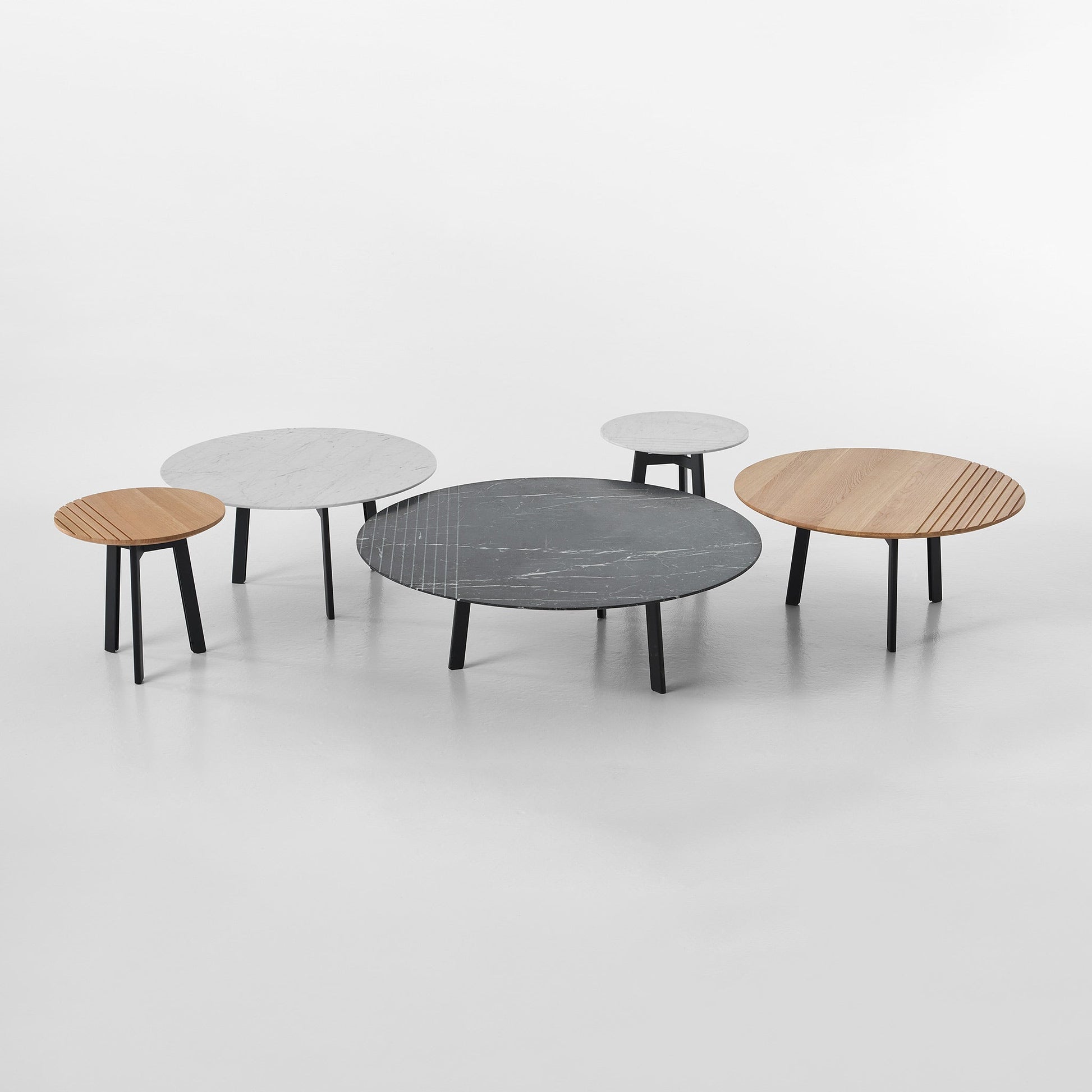 Round Coffee Table Groove by Vincent Sheppard #Ø72 x H34 / Oak / Black