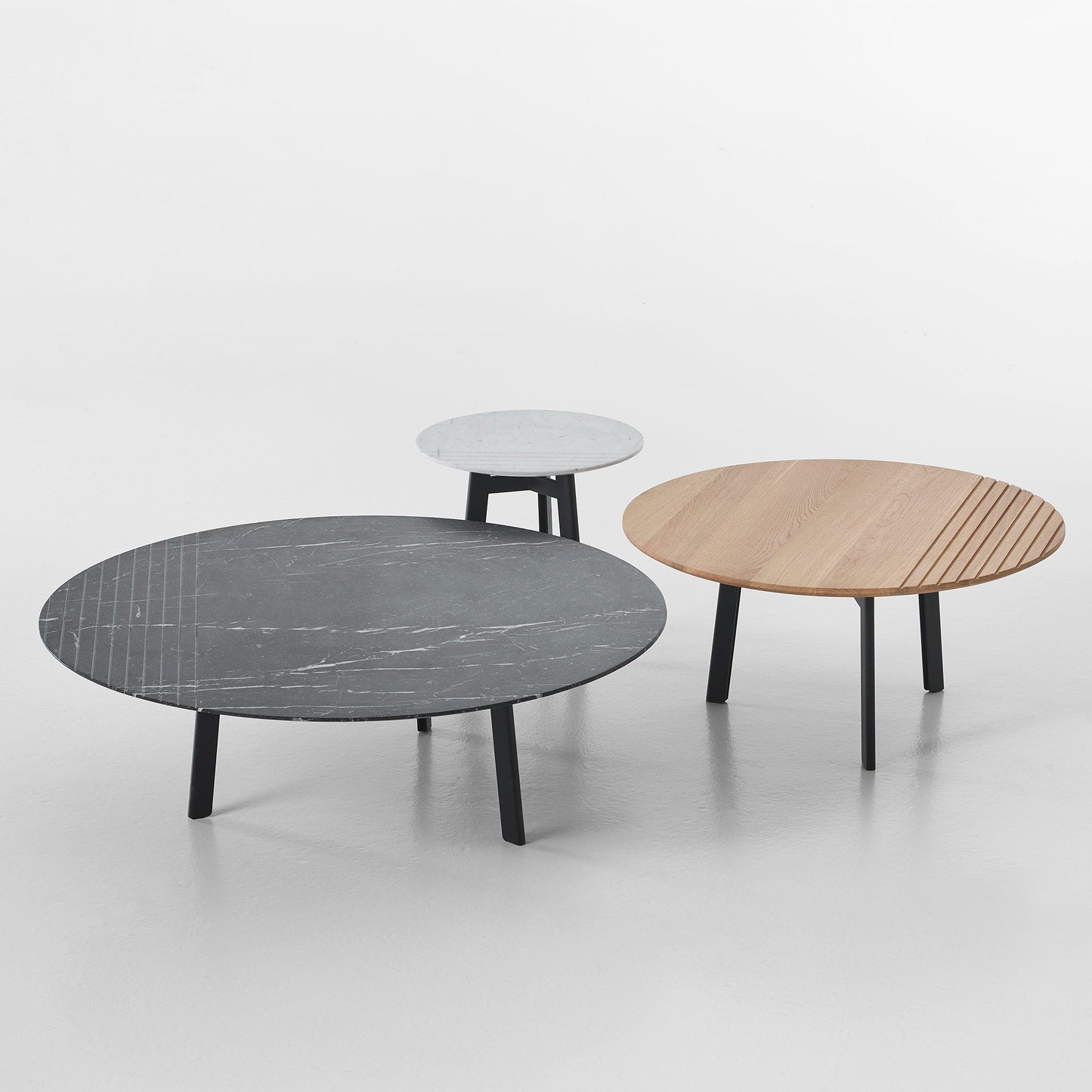 Round Coffee Table Groove by Vincent Sheppard #Ø72 x H34 / Oak / Black