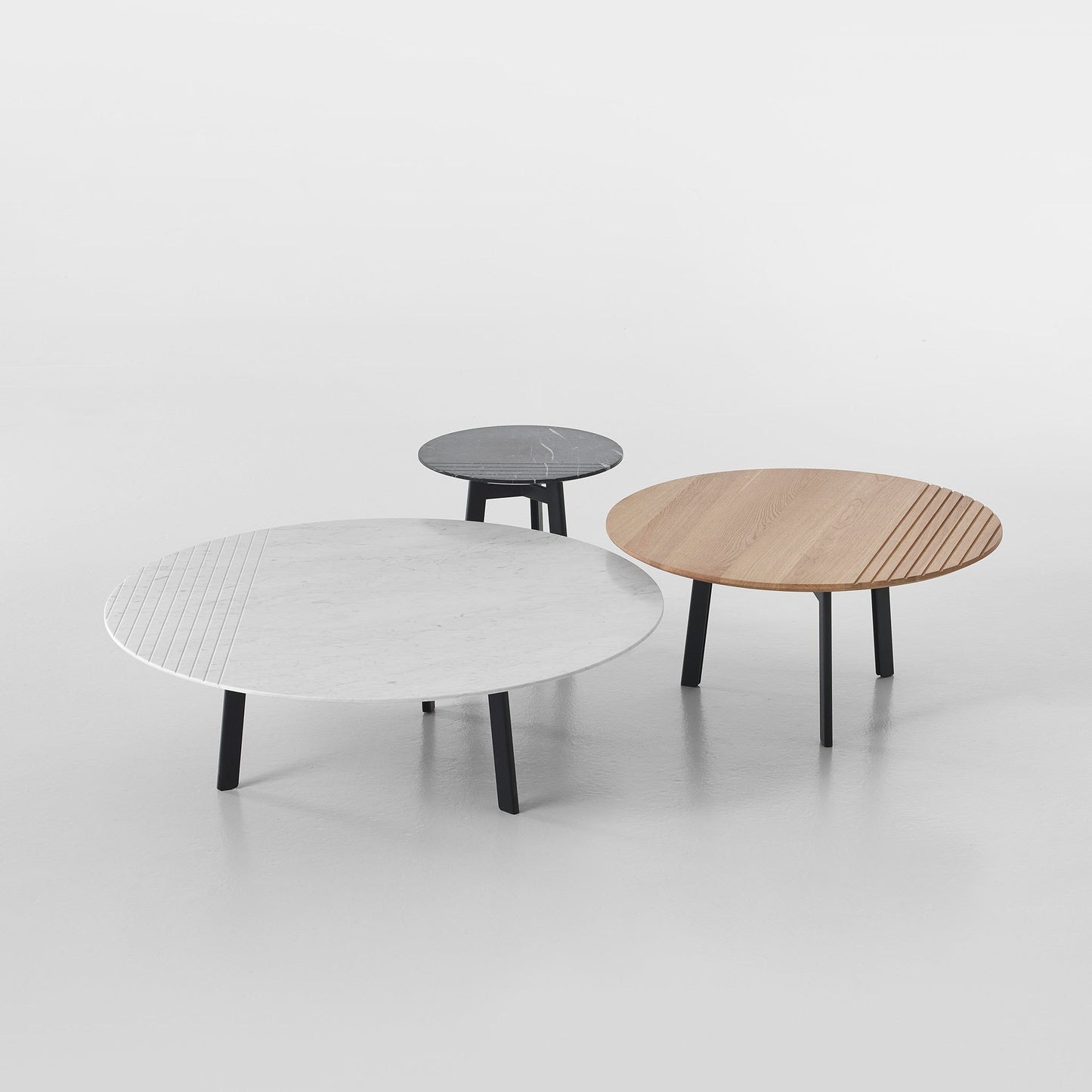 Round Coffee Table Groove by Vincent Sheppard #Ø72 x H34 / Oak / Black