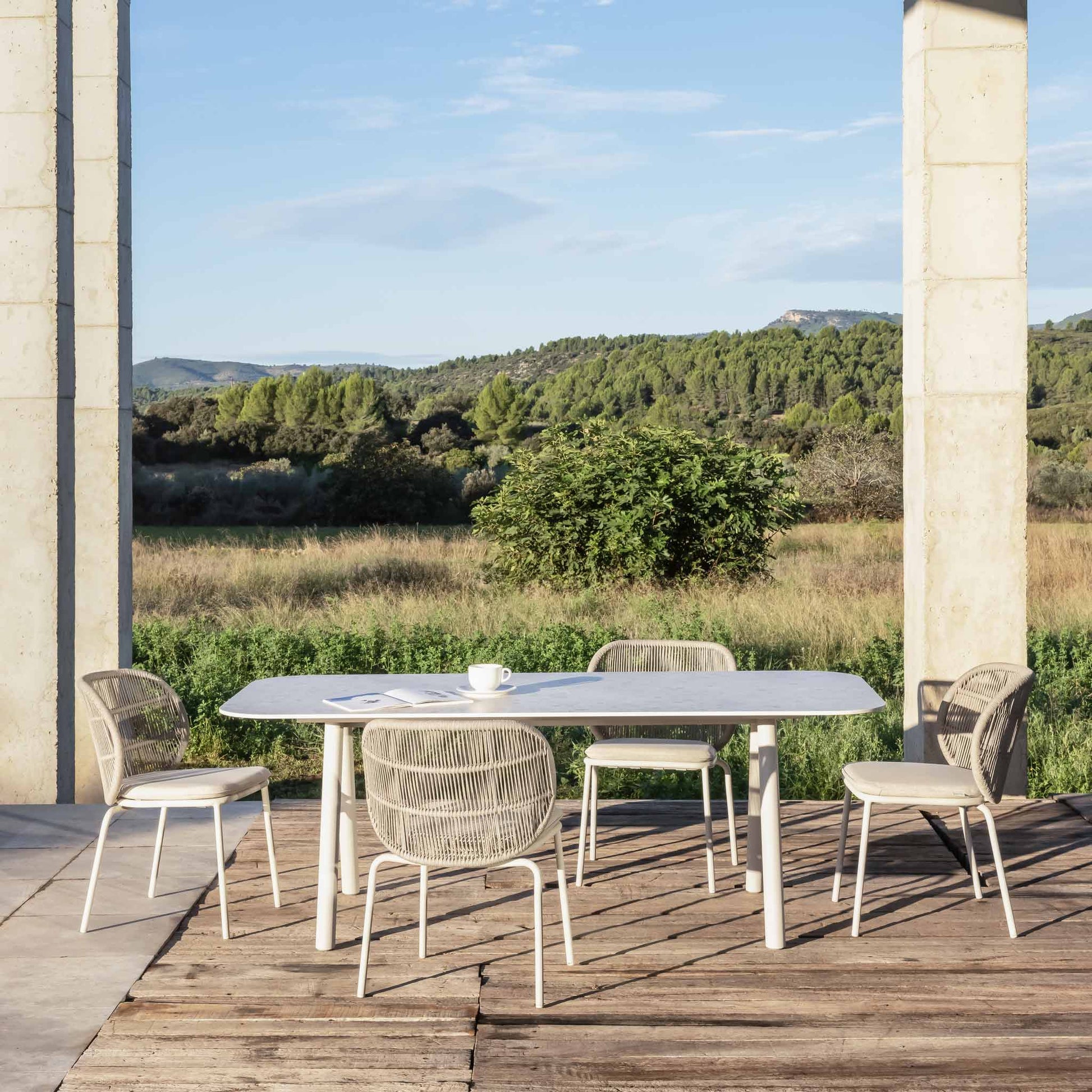 Ceramic Dining Table Kodo by Vincent Sheppard #DUNE WHITE/CERAMIC SHARDS