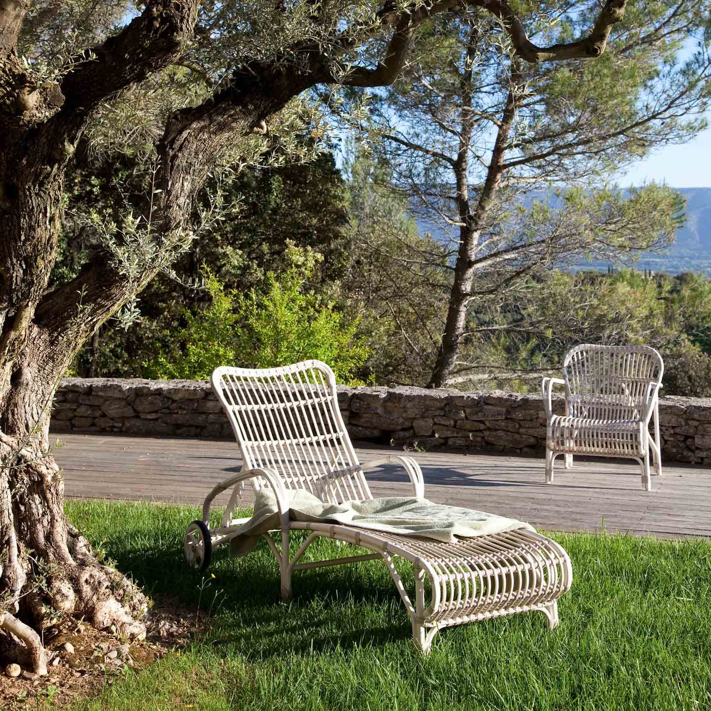 Wicker SunLounger With Armrests Lucy by Vincent Sheppard