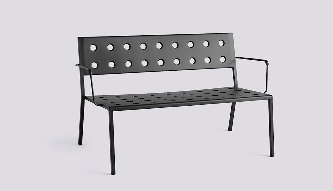 Balcony Lounge Bench W. Arm by HAY