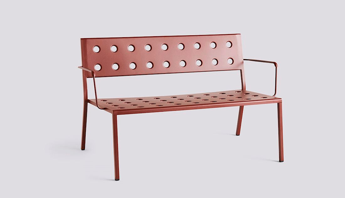 Balcony Lounge Bench W. Arm by HAY