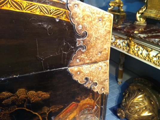 Antique British Lacquered Chest with Chinoiserie Decoration, 1900s-LQ-849427