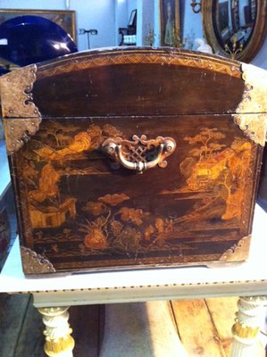 Antique British Lacquered Chest with Chinoiserie Decoration, 1900s-LQ-849427