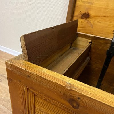 Antique Chest in Larch with Iron Fittings, 18th Century-ALF-2033552