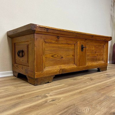 Antique Chest in Larch with Iron Fittings, 18th Century-ALF-2033552