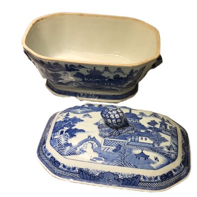 Antique Chinese Yongzheng Qianlong Porcelain Soup Tureen Set, 18th-Century, Set of 3-TCS-1364492