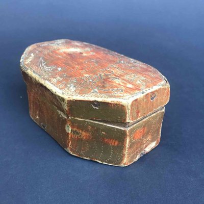 Antique Golden and Engraved Box-TBU-2043303