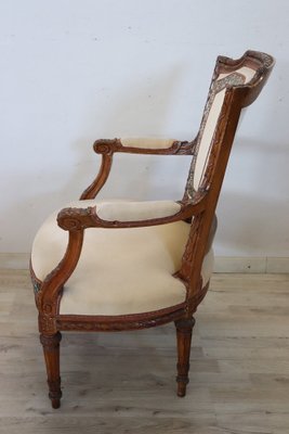 Armchair in Carved Walnut, 18th Century-DCO-1757177