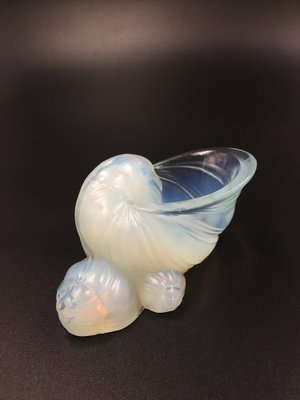 Art Deco Opalescent Glass Shell, 1930s-SAK-1797377