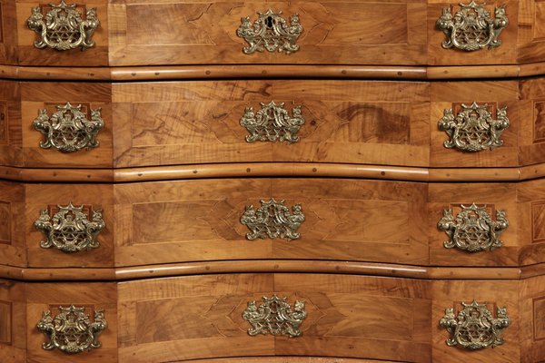 Baroque Concave Front Chest of Drawers in Walnut Veneer, 1730s-DXD-1790773