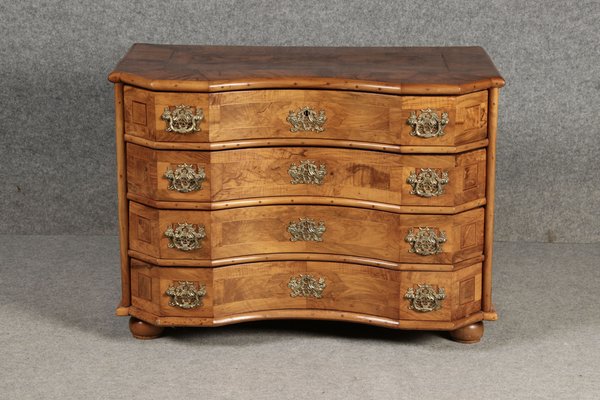 Baroque Concave Front Chest of Drawers in Walnut Veneer, 1730s-DXD-1790773