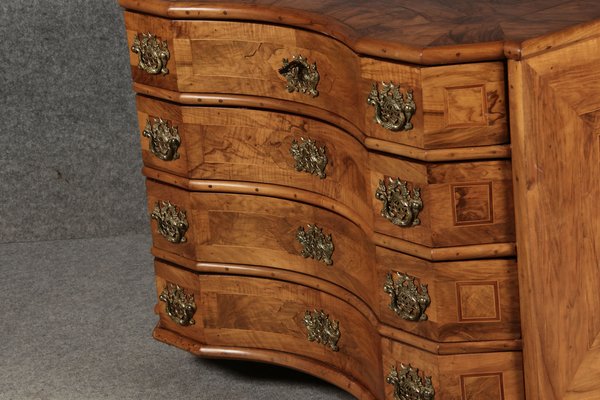 Baroque Concave Front Chest of Drawers in Walnut Veneer, 1730s-DXD-1790773