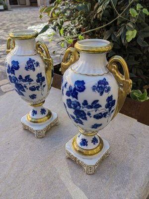 Bavarian Amphora Shaped Vases in White & Gold Porcelain with Handmade Blue Floral Decorations & Golden Swan Neck-Shaped Handles, Set of 2-ZFY-1756875