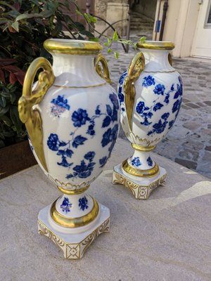 Bavarian Amphora Shaped Vases in White & Gold Porcelain with Handmade Blue Floral Decorations & Golden Swan Neck-Shaped Handles, Set of 2-ZFY-1756875