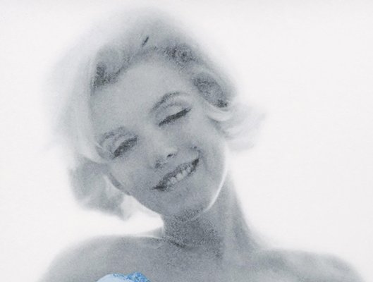 Bert stern "Marilyn Monroe blue wink roses " 2012 2011-ICD-795618