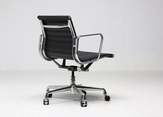 Black Leather EA117 Executive Desk Chair by Charles & Ray Eames for Herman Miller, 2007-WN-1756178