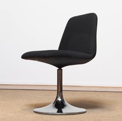 Black Wool and Chrome Tulip Base Vinga Swivel Chair by attributed to Börje Johanson, Sweden-JE-1398403