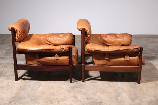 Brutalist Leather Chairs with Wooden Base, 1970s, Set of 2-EZZ-2041833