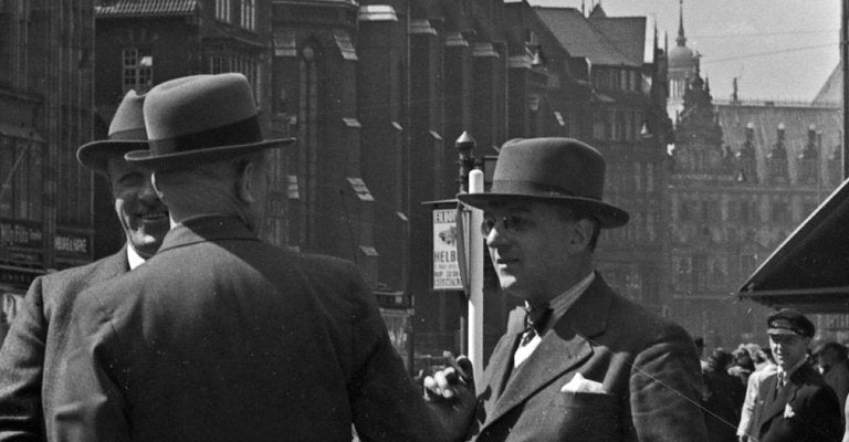 Business People, Talking Mönckebergstraße Hamburg Germany 1938 Printed 2021-DYV-992043