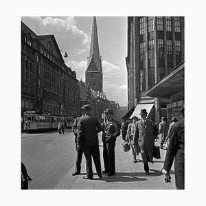 Business People, Talking Mönckebergstraße Hamburg Germany 1938 Printed 2021-DYV-992043