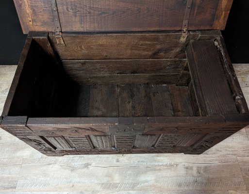 Catalan Chest in Walnut, Late 17th Century-IBO-1783536