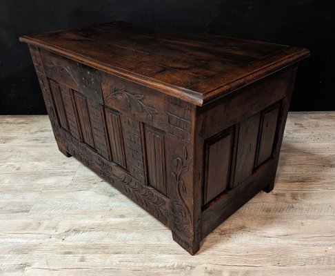 Catalan Chest in Walnut, Late 17th Century-IBO-1783536