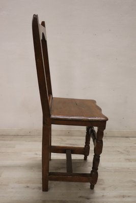 Chair in Walnut, 17th Century-DCO-1757167