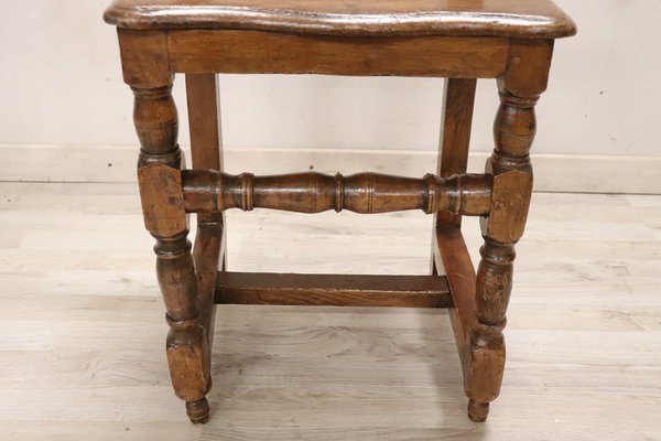 Chair in Walnut, 17th Century-DCO-1757167