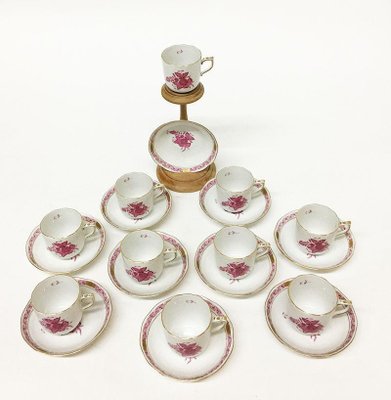 Chinese Bouquet Raspberry Porcelain Cups and Saucers from Herend Hungary, Set of 20-UCH-1224466