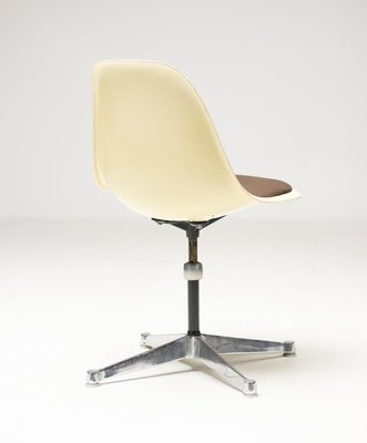 Contract Base Desk Chair by Charles & Ray Eames for Herman Miller, 1960s-WN-731146