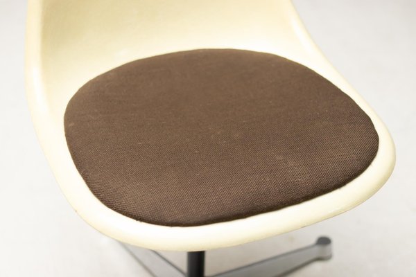 Contract Base Desk Chair by Charles & Ray Eames for Herman Miller, 1960s-WN-731146