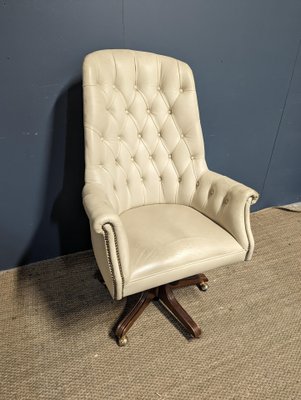 Cream White Capitated Armchair-HLV-1794096