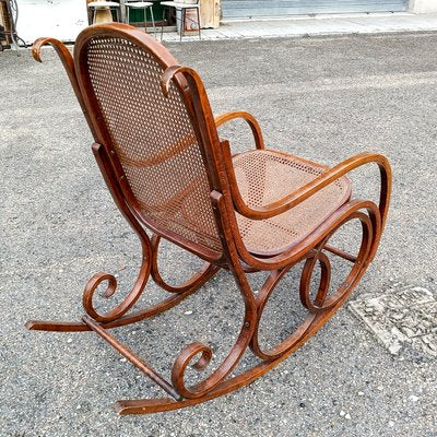 Curved Wooden Rocking Chair-RAQ-1747933