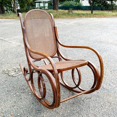 Curved Wooden Rocking Chair-RAQ-1747933