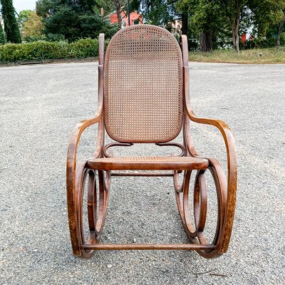 Curved Wooden Rocking Chair-RAQ-1747933