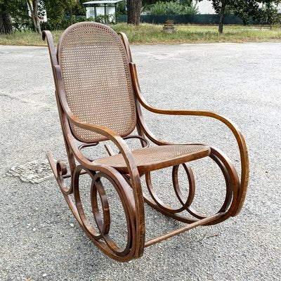 Curved Wooden Rocking Chair-RAQ-1747933